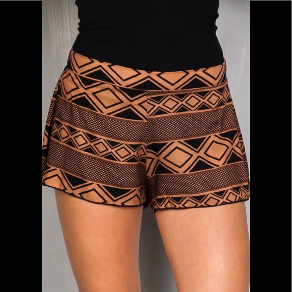 Black & Peach Geo Print Shorts - Picture 2 of 6